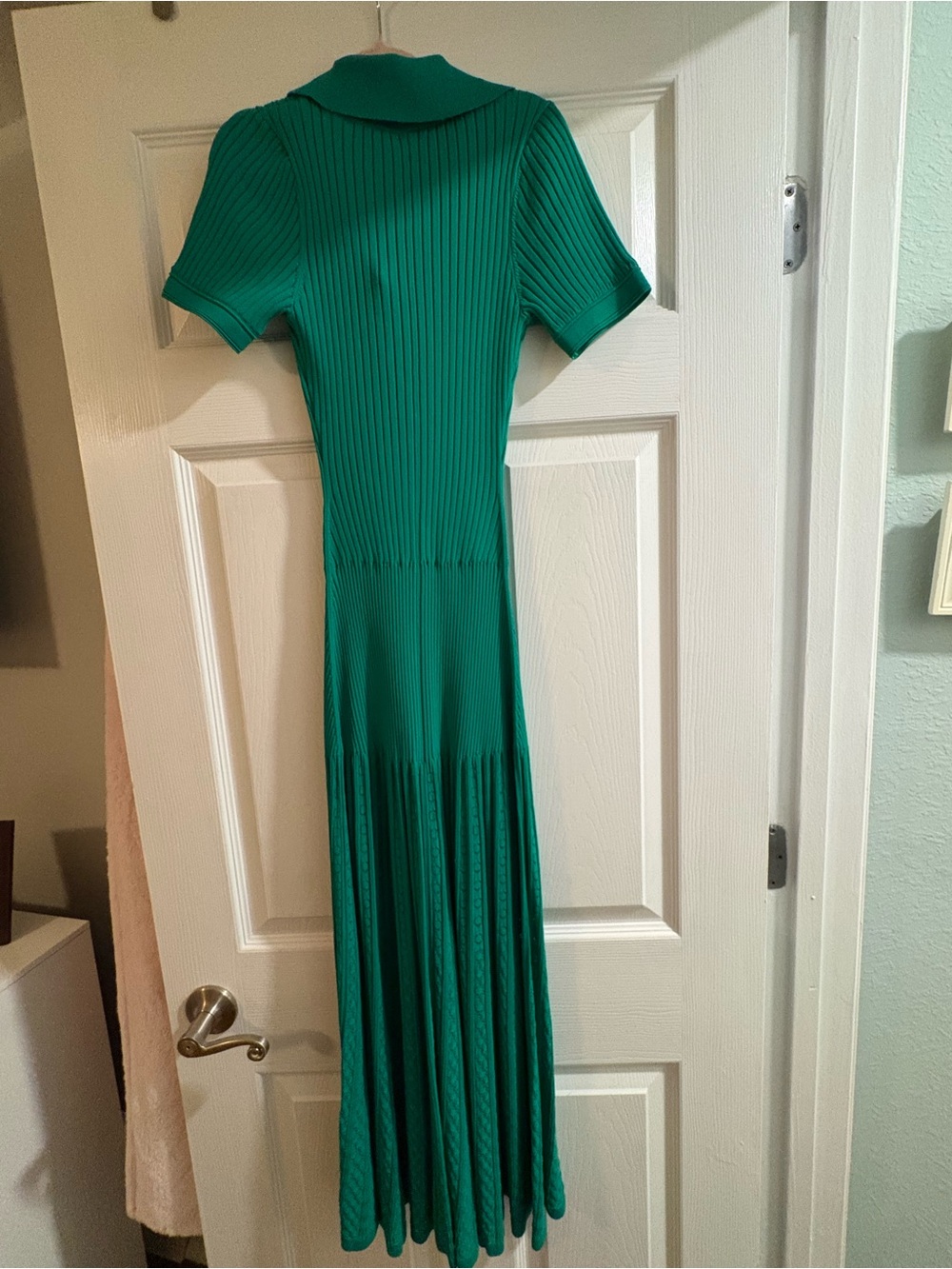Emerald Green Button-Down Maxi Dress with Notched Collar - Picture 2 of 2